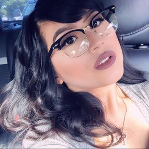 Meet your Posher, Crystal